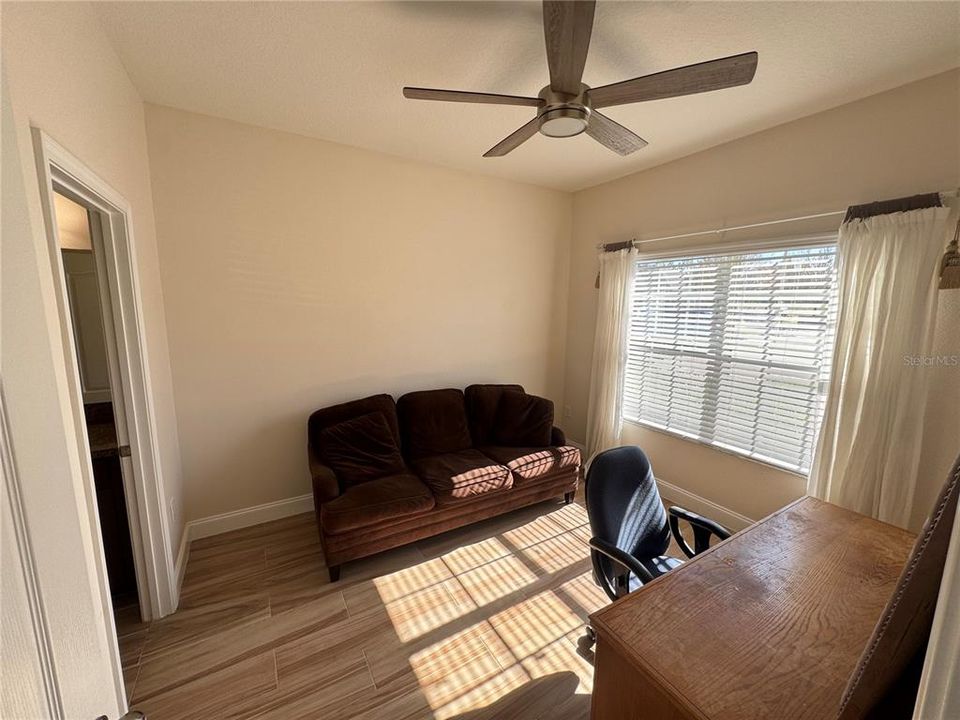 На продажу: $279,900 (2 спален, 2 ванн, 1374 Квадратных фут)