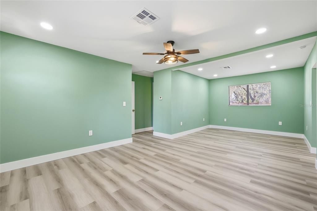 For Sale: $360,000 (3 beds, 1 baths, 1368 Square Feet)