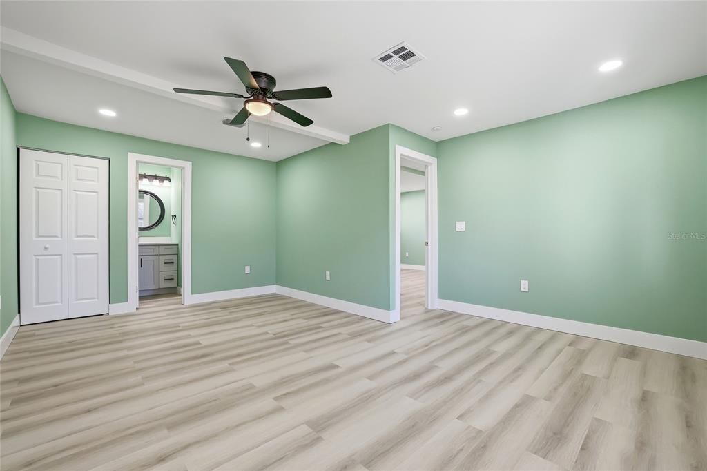 For Sale: $360,000 (3 beds, 1 baths, 1368 Square Feet)