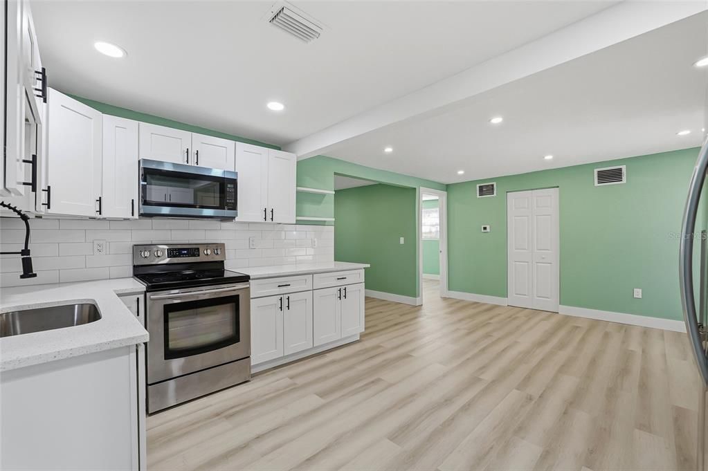 For Sale: $360,000 (3 beds, 1 baths, 1368 Square Feet)