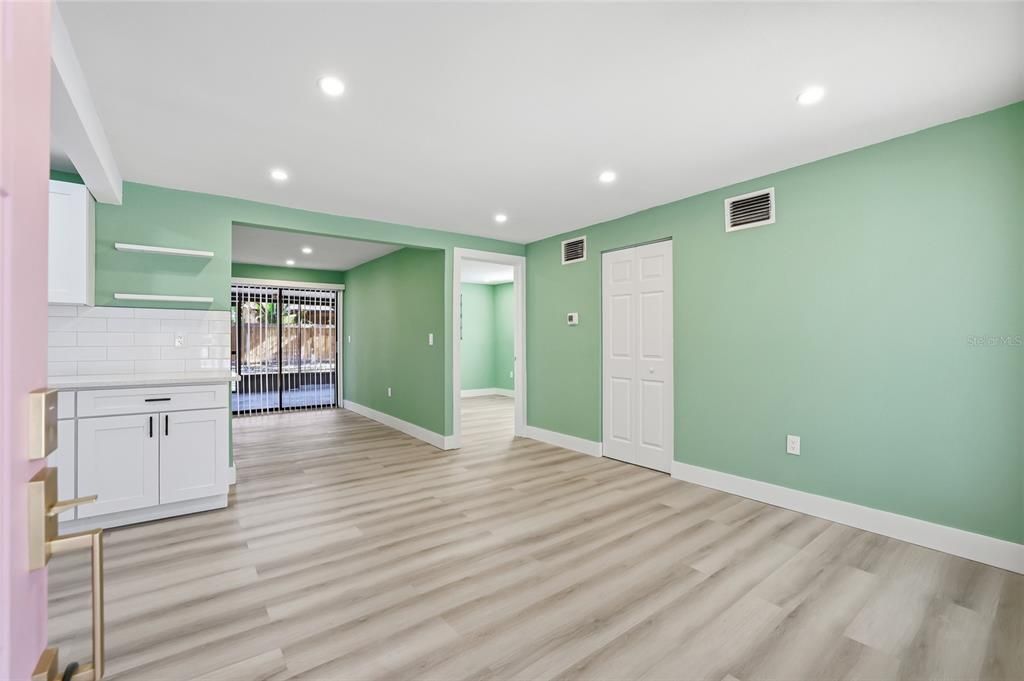 For Sale: $360,000 (3 beds, 1 baths, 1368 Square Feet)