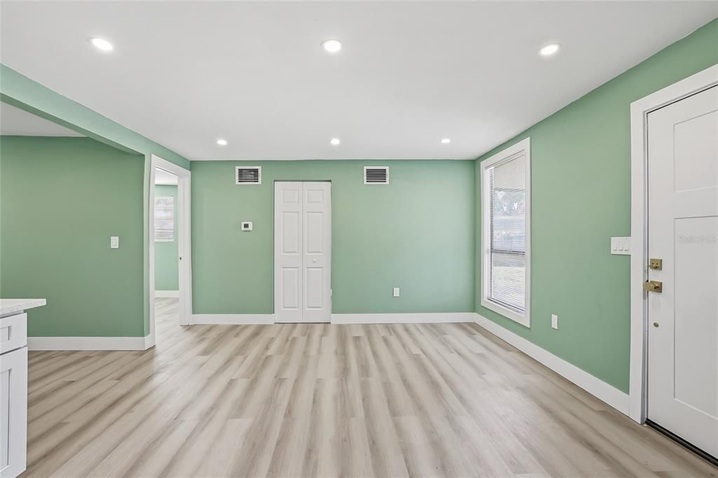 For Sale: $360,000 (3 beds, 1 baths, 1368 Square Feet)