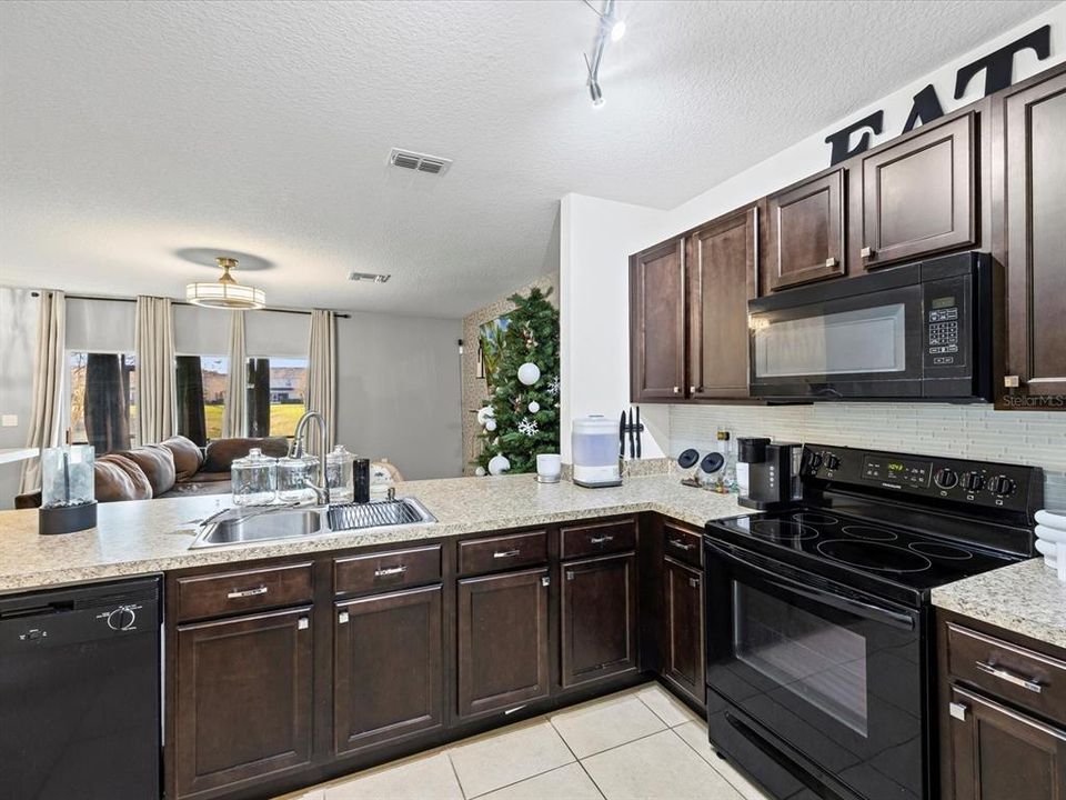 For Sale: $274,900 (3 beds, 2 baths, 1507 Square Feet)