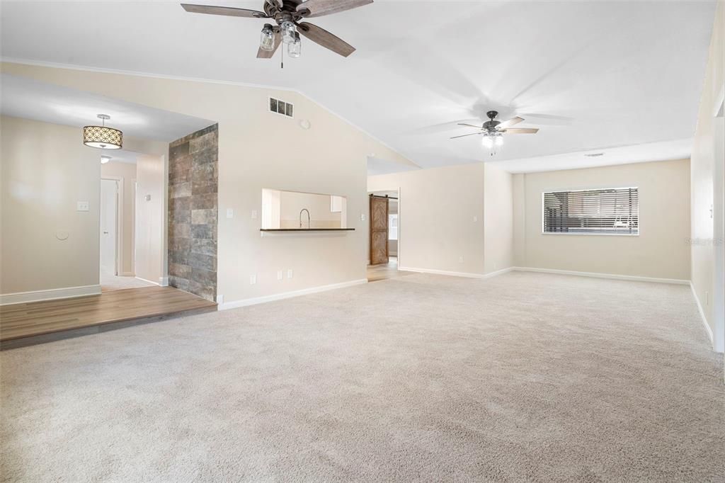 На продажу: $349,000 (4 спален, 2 ванн, 1947 Квадратных фут)