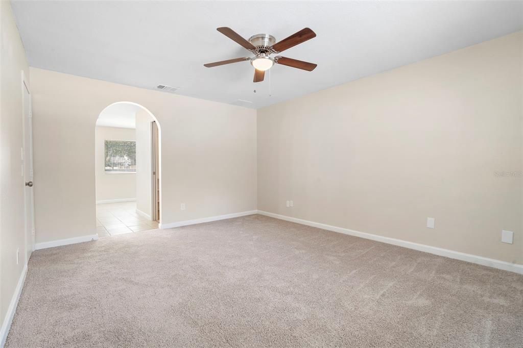 На продажу: $349,000 (4 спален, 2 ванн, 1947 Квадратных фут)