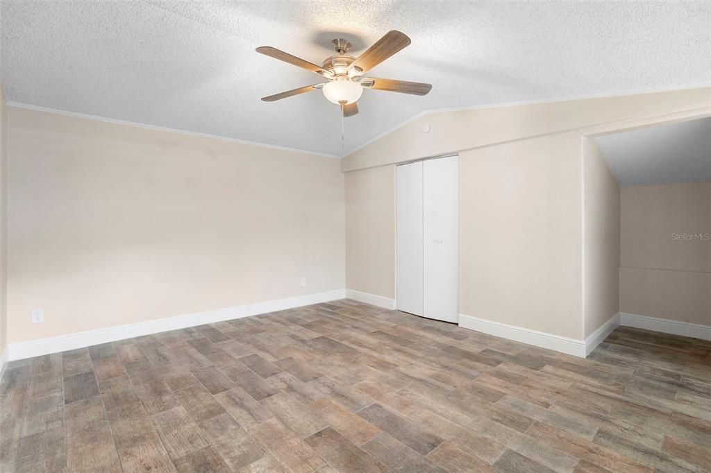 На продажу: $349,000 (4 спален, 2 ванн, 1947 Квадратных фут)