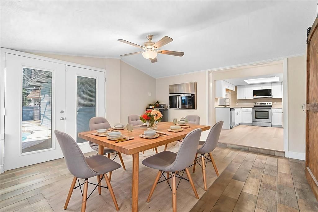 На продажу: $349,000 (4 спален, 2 ванн, 1947 Квадратных фут)