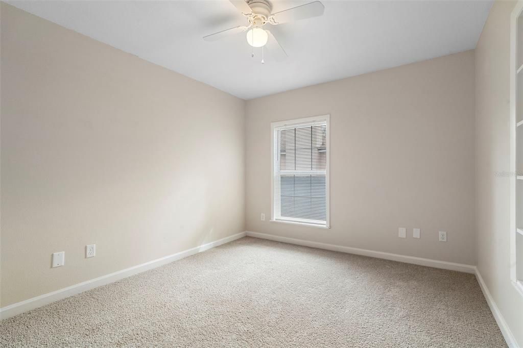 На продажу: $349,000 (4 спален, 2 ванн, 1947 Квадратных фут)