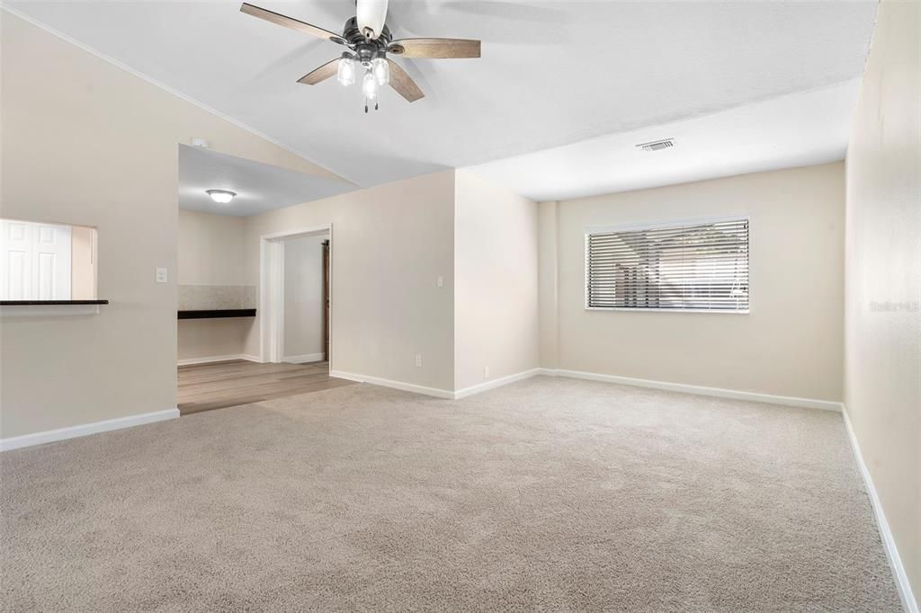 На продажу: $349,000 (4 спален, 2 ванн, 1947 Квадратных фут)