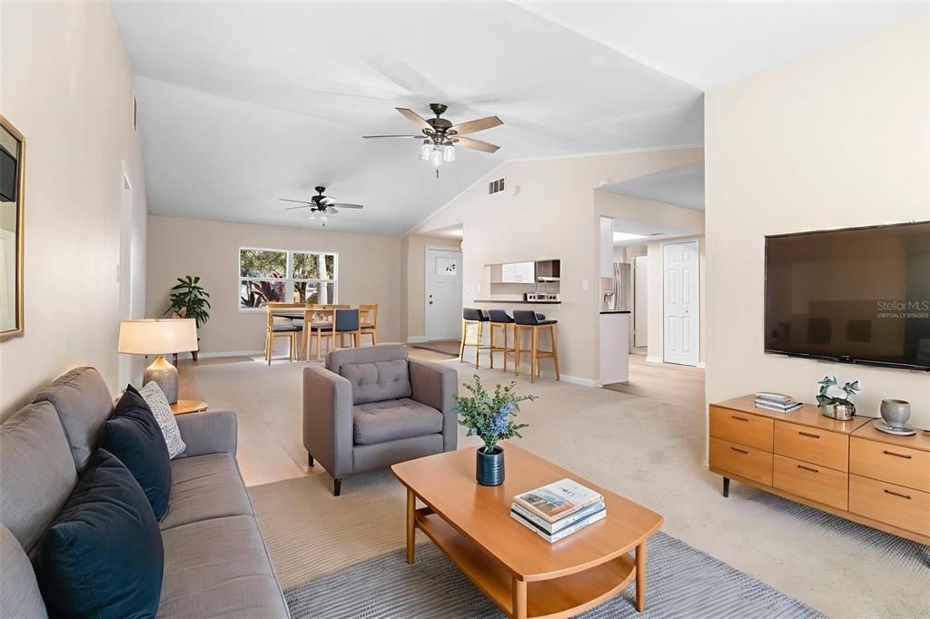 На продажу: $349,000 (4 спален, 2 ванн, 1947 Квадратных фут)