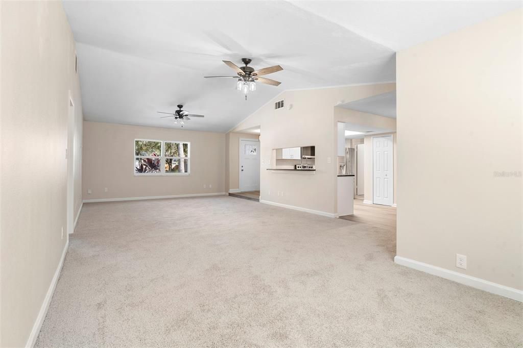 На продажу: $349,000 (4 спален, 2 ванн, 1947 Квадратных фут)