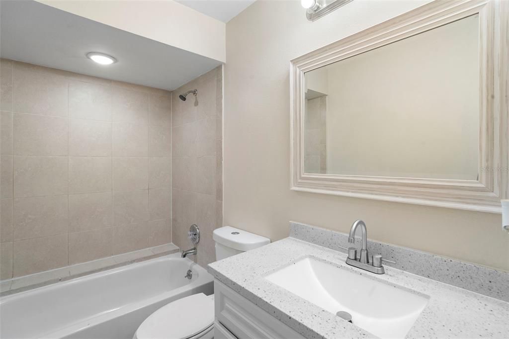 На продажу: $349,000 (4 спален, 2 ванн, 1947 Квадратных фут)