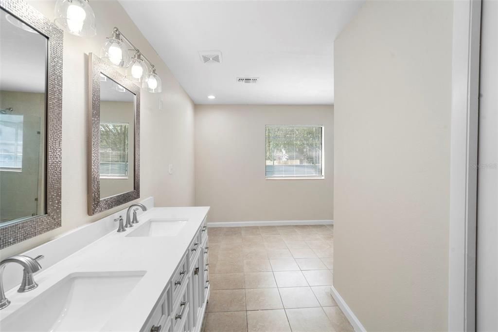 На продажу: $349,000 (4 спален, 2 ванн, 1947 Квадратных фут)