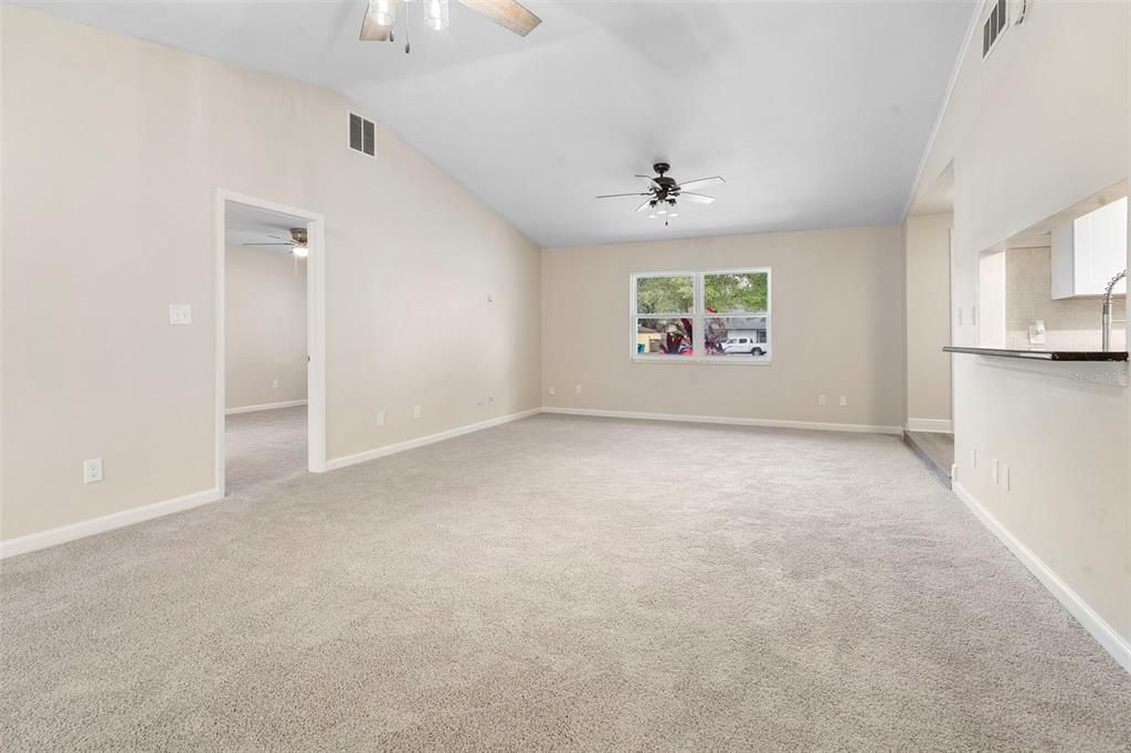 На продажу: $349,000 (4 спален, 2 ванн, 1947 Квадратных фут)