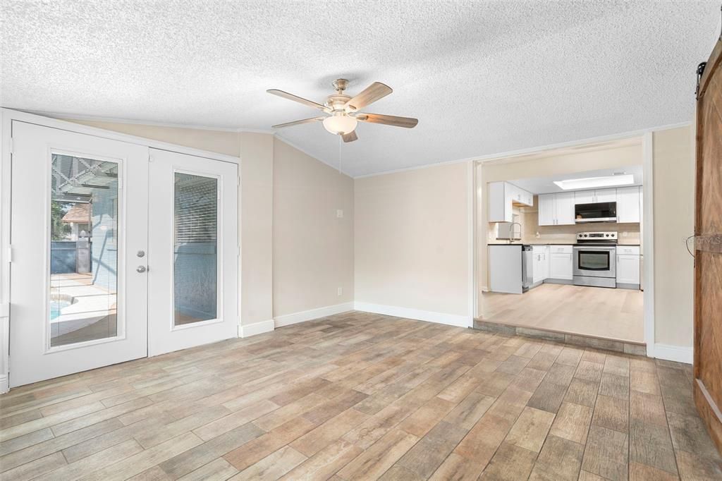 На продажу: $349,000 (4 спален, 2 ванн, 1947 Квадратных фут)