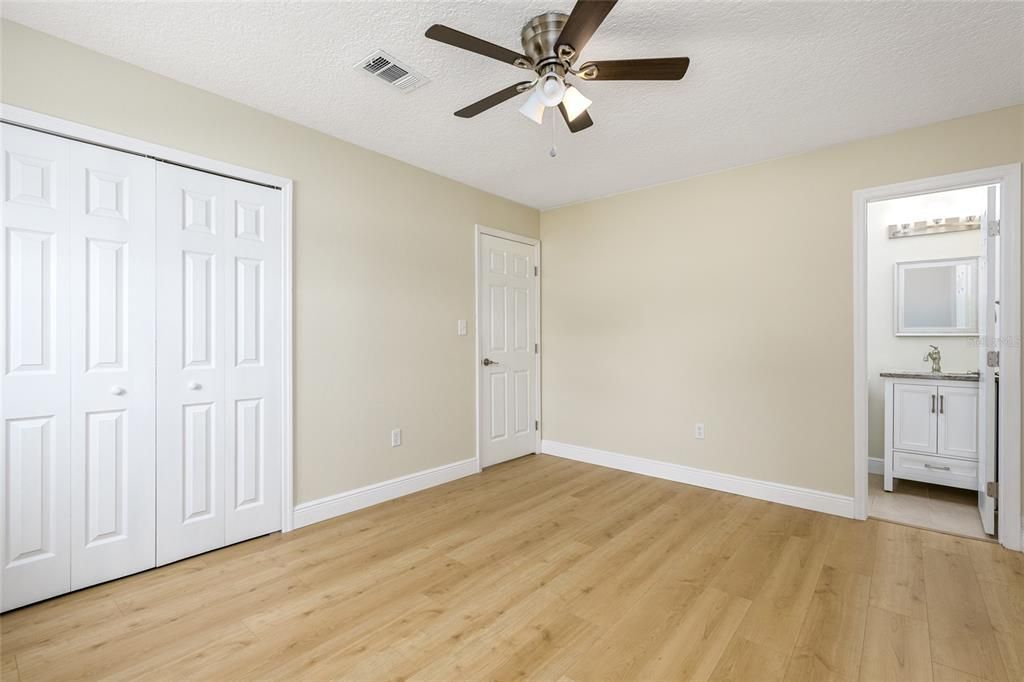 На продажу: $439,900 (3 спален, 3 ванн, 1880 Квадратных фут)