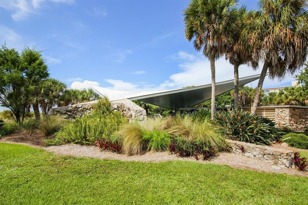 For Sale: $750,000 (4 beds, 2 baths, 2365 Square Feet)