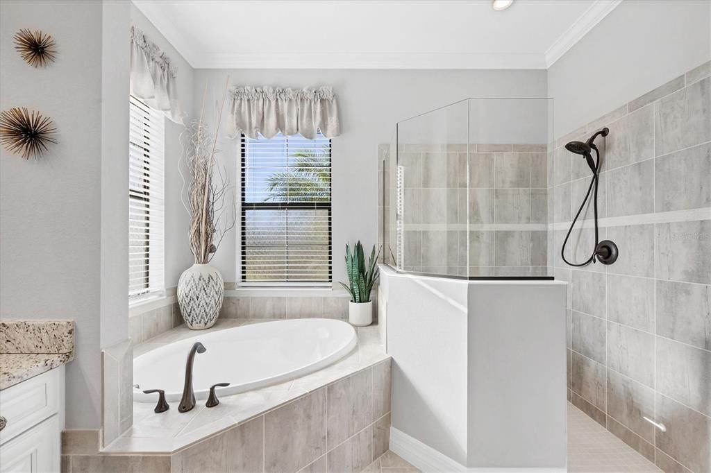 For Sale: $750,000 (4 beds, 2 baths, 2365 Square Feet)