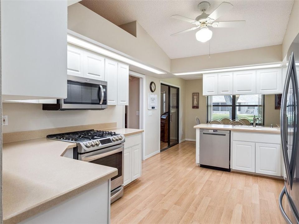 For Sale: $275,000 (3 beds, 2 baths, 2041 Square Feet)