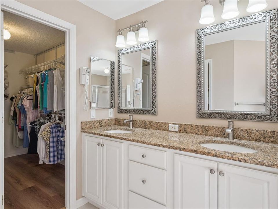 For Sale: $275,000 (3 beds, 2 baths, 2041 Square Feet)