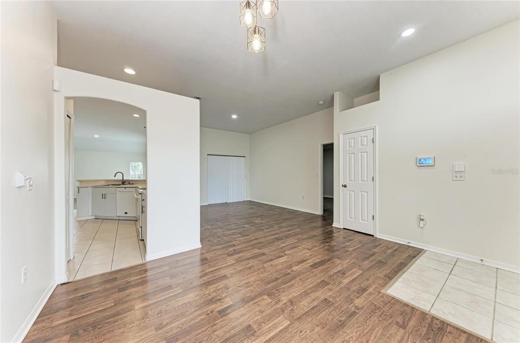 For Rent: $2,300 (3 beds, 2 baths, 1728 Square Feet)