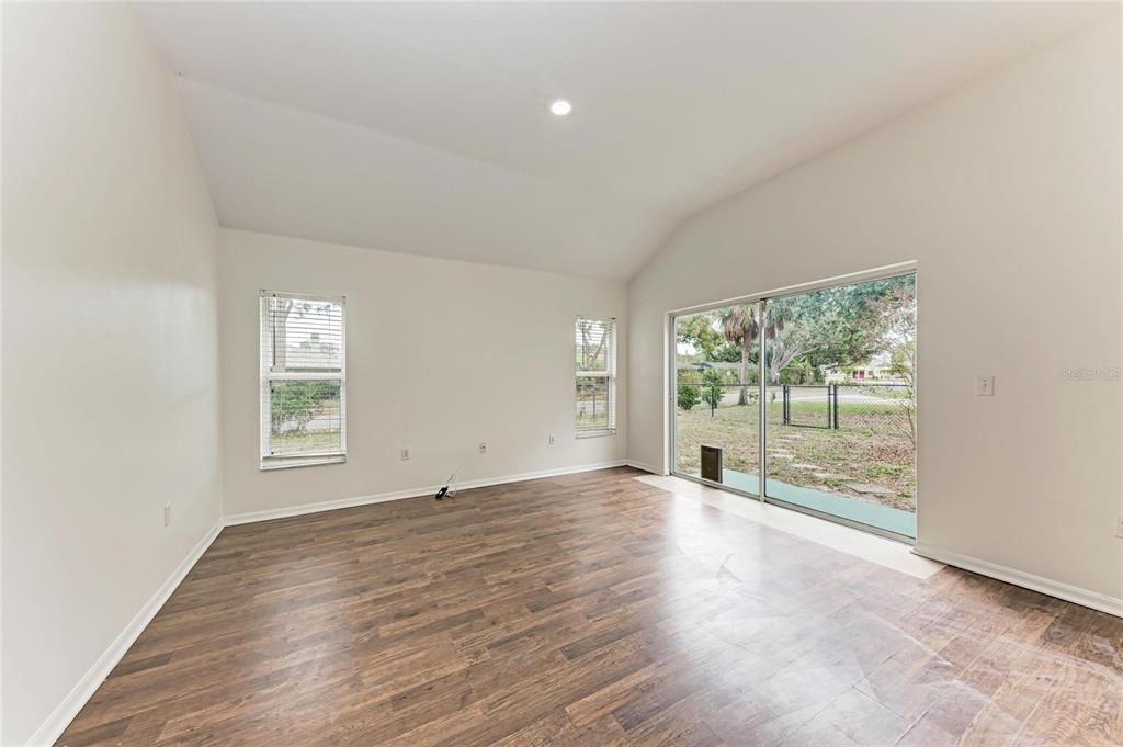 For Rent: $2,300 (3 beds, 2 baths, 1728 Square Feet)