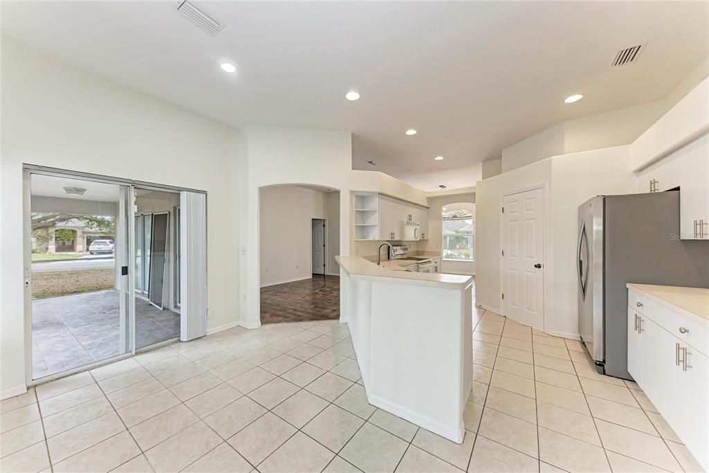 For Rent: $2,300 (3 beds, 2 baths, 1728 Square Feet)