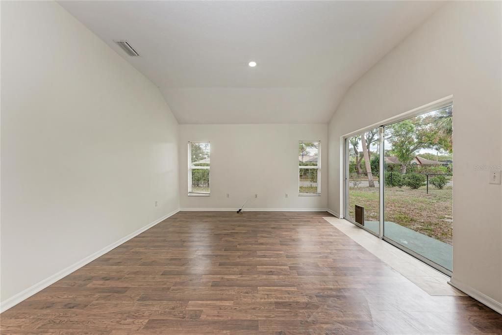 For Rent: $2,300 (3 beds, 2 baths, 1728 Square Feet)