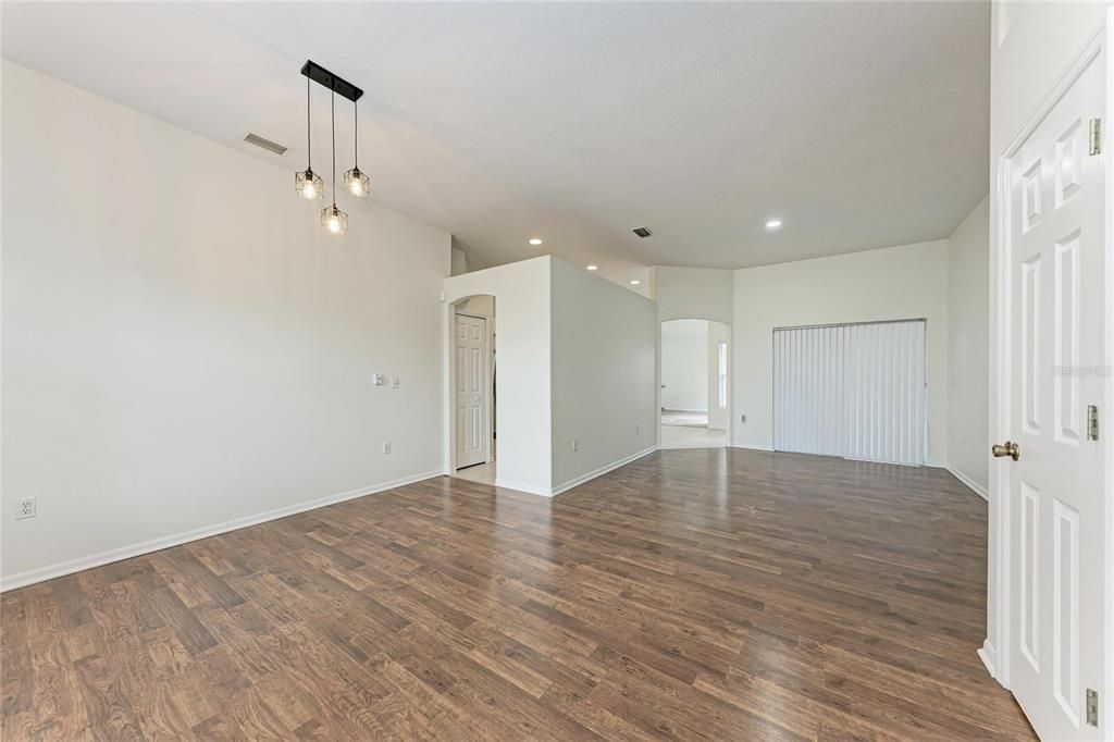 For Rent: $2,300 (3 beds, 2 baths, 1728 Square Feet)