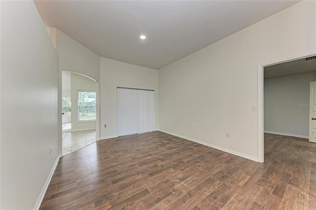 For Rent: $2,300 (3 beds, 2 baths, 1728 Square Feet)