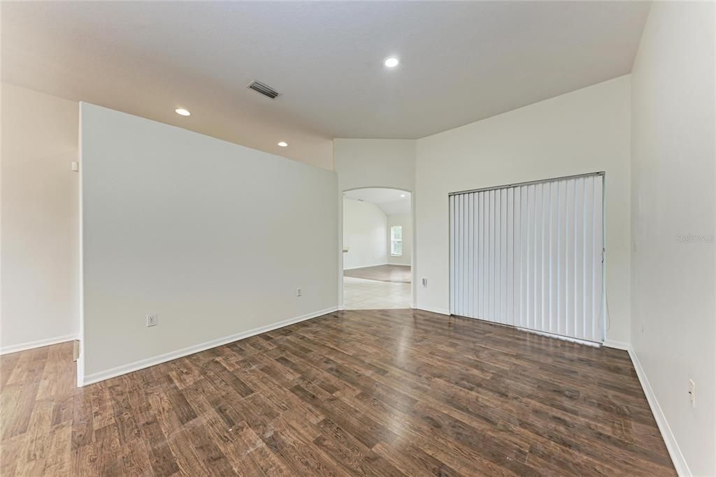 For Rent: $2,300 (3 beds, 2 baths, 1728 Square Feet)