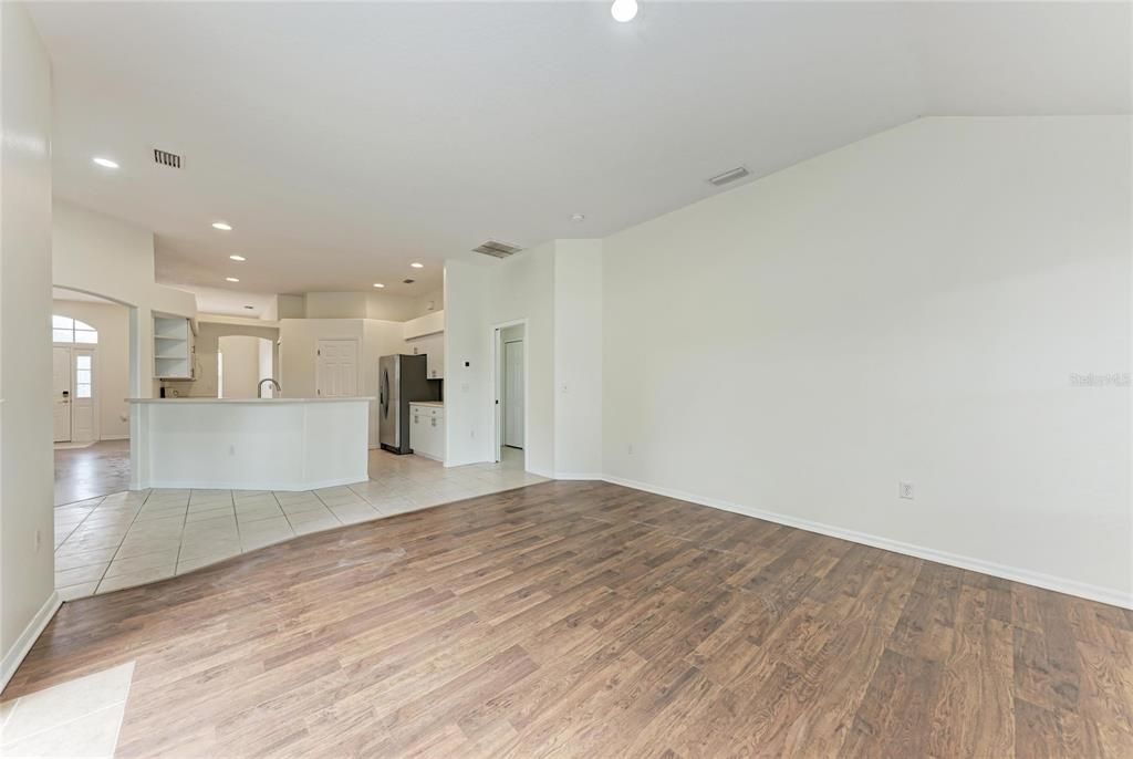 For Rent: $2,300 (3 beds, 2 baths, 1728 Square Feet)