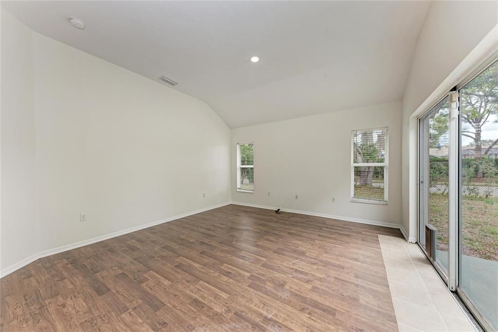 For Rent: $2,300 (3 beds, 2 baths, 1728 Square Feet)