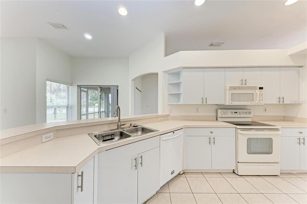 For Rent: $2,300 (3 beds, 2 baths, 1728 Square Feet)