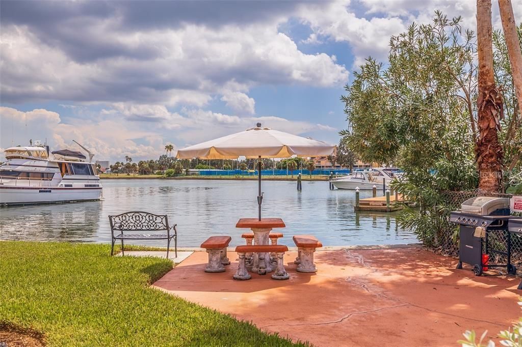 For Sale: $295,999 (1 beds, 1 baths, 645 Square Feet)