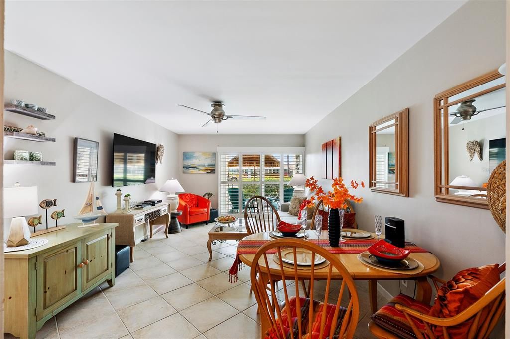 For Sale: $295,999 (1 beds, 1 baths, 645 Square Feet)