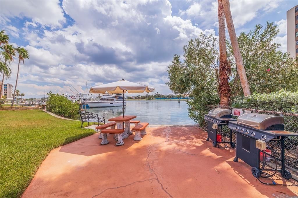 For Sale: $295,999 (1 beds, 1 baths, 645 Square Feet)