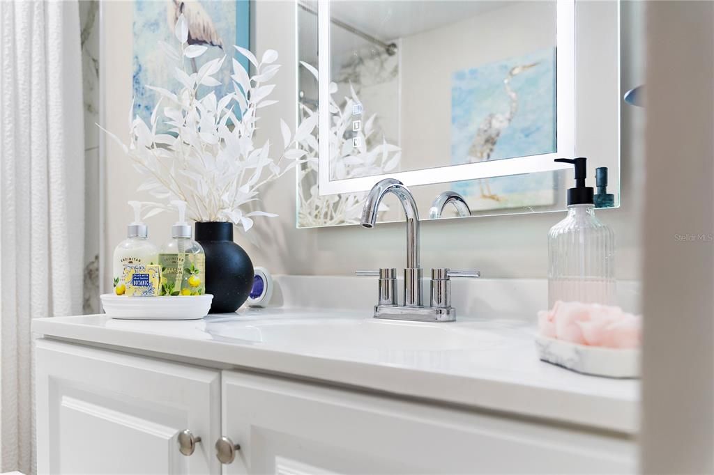 For Sale: $295,999 (1 beds, 1 baths, 645 Square Feet)