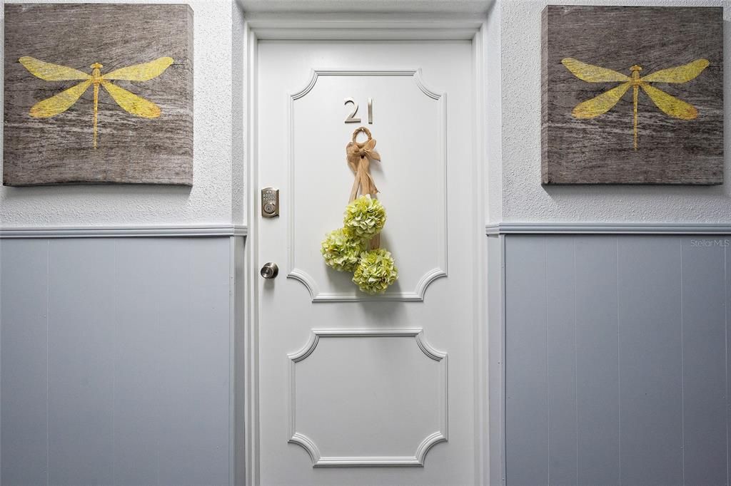 For Sale: $295,999 (1 beds, 1 baths, 645 Square Feet)