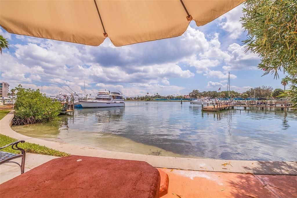 For Sale: $295,999 (1 beds, 1 baths, 645 Square Feet)