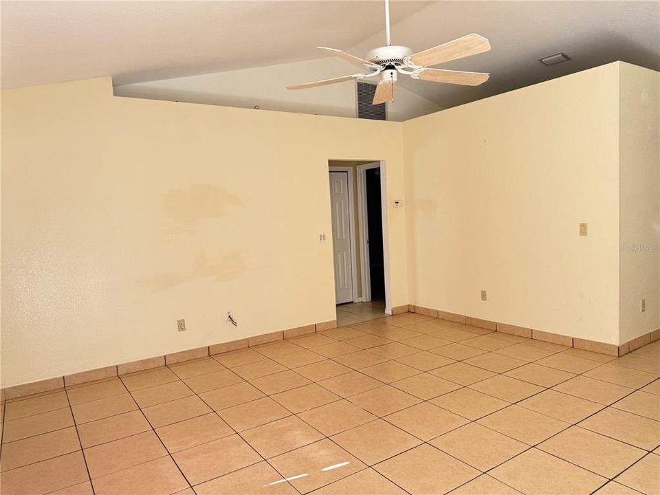 For Rent: $1,700 (3 beds, 2 baths, 1224 Square Feet)