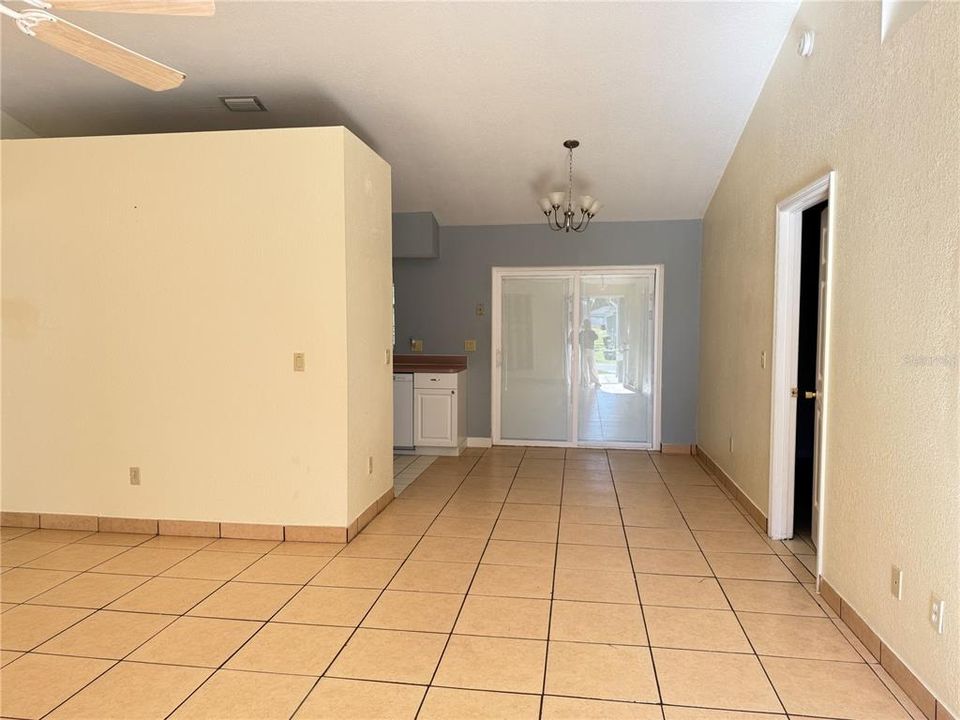 For Rent: $1,700 (3 beds, 2 baths, 1224 Square Feet)