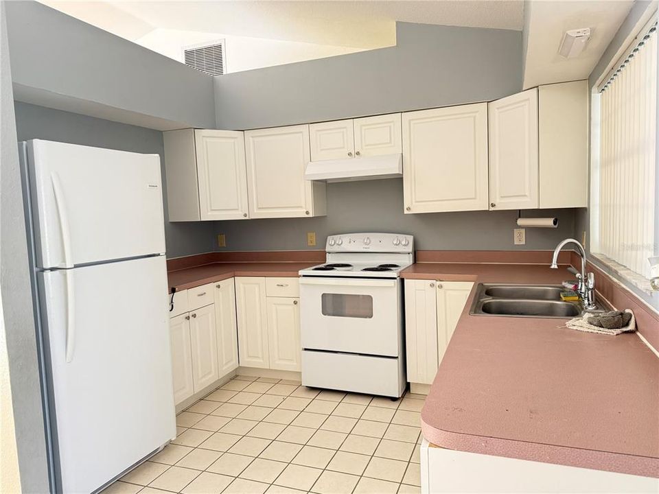 For Rent: $1,700 (3 beds, 2 baths, 1224 Square Feet)