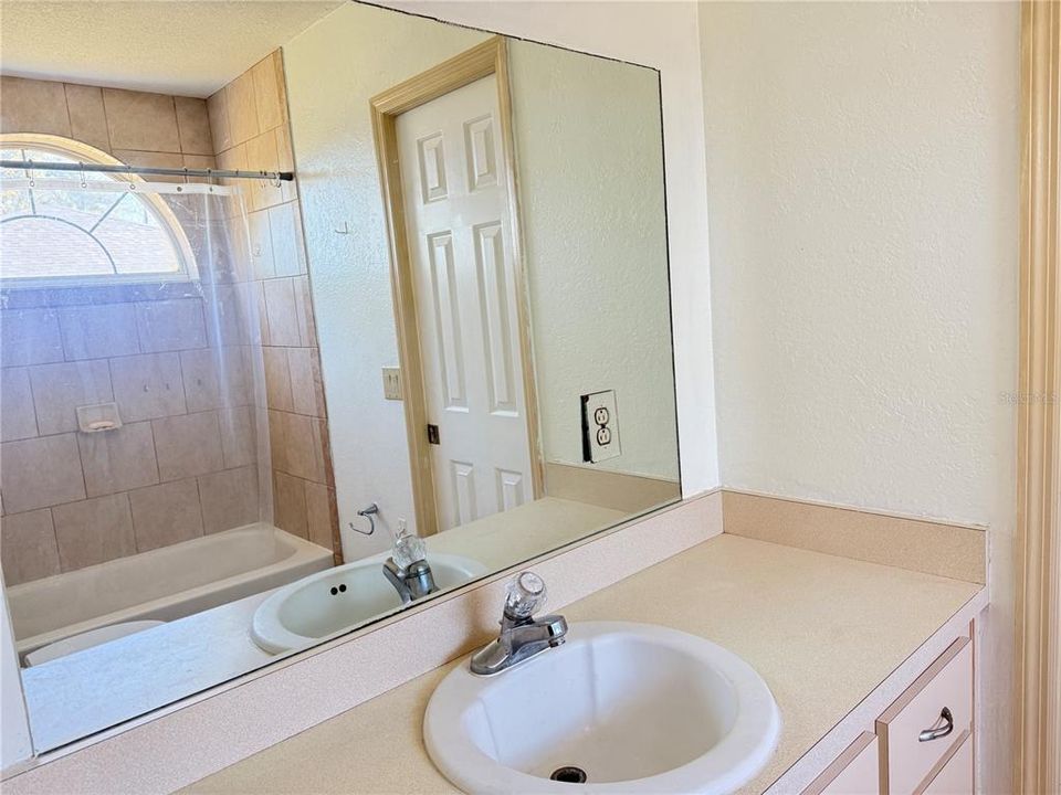 For Rent: $1,700 (3 beds, 2 baths, 1224 Square Feet)