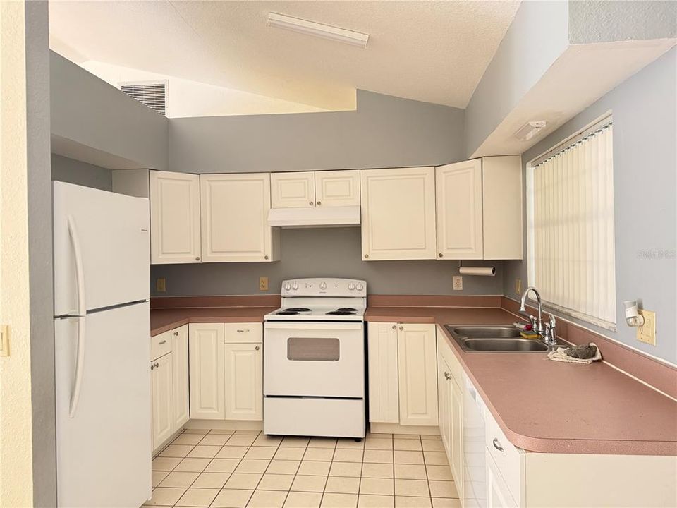 For Rent: $1,700 (3 beds, 2 baths, 1224 Square Feet)