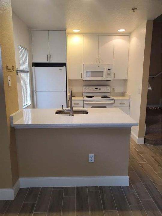 En Renta: $2,400 (4 camas, 3 baños, 1470 Pies cuadrados)