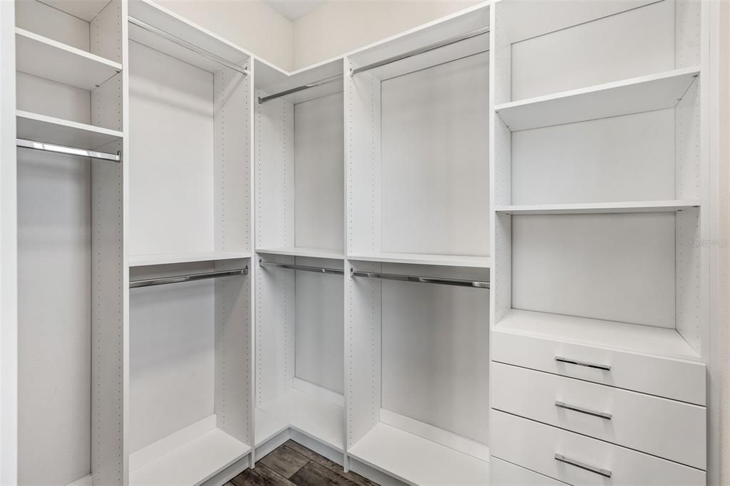 For Sale: $1,850,000 (5 beds, 4 baths, 4300 Square Feet)