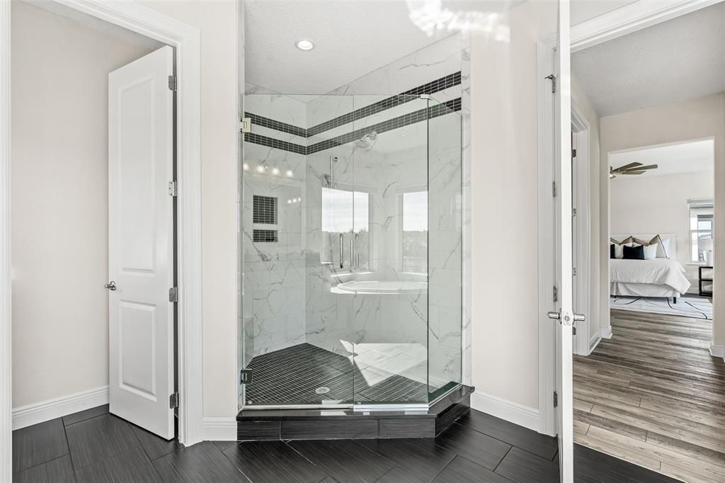 For Sale: $1,850,000 (5 beds, 4 baths, 4300 Square Feet)