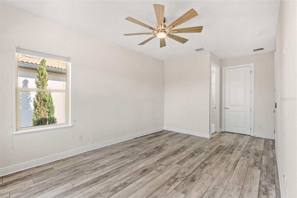 For Sale: $1,850,000 (5 beds, 4 baths, 4300 Square Feet)