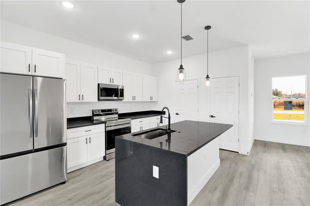 En Venta: $284,990 (4 camas, 2 baños, 1756 Pies cuadrados)